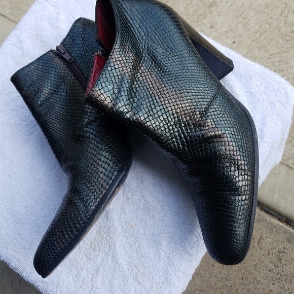 DKNY Pewter Snake Skin Women's Boots - Picture 7 of 8